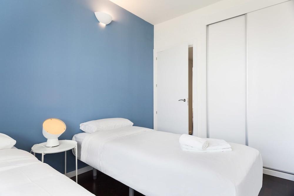 Olala Port Forum Apartments Sant Adria de Besos Bagian luar foto