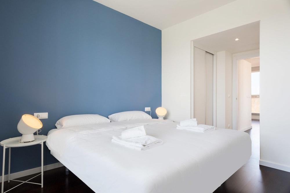 Olala Port Forum Apartments Sant Adria de Besos Bagian luar foto