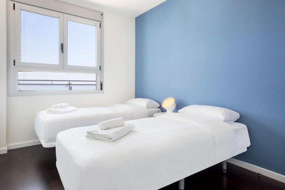Olala Port Forum Apartments Sant Adria de Besos Bagian luar foto