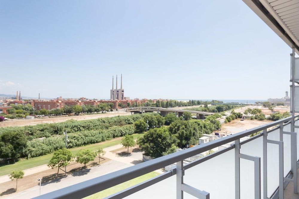 Olala Port Forum Apartments Sant Adria de Besos Bagian luar foto